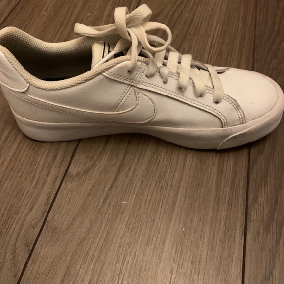Nike runners—no longer for sale. - Picture 2 of 3